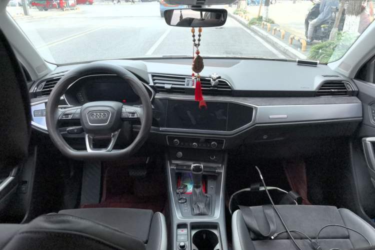 Used Audi Q3 2019 40 TFSI Fashion Dynamic Model Center Console