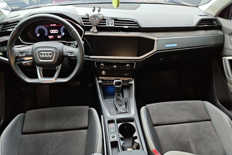 Used Audi Q3 2019 40 TFSI Fashion Dynamic Model Center Console