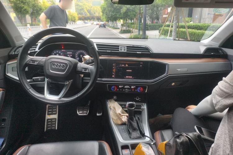 Used Audi Q3 2019 35 TFSI Fashionable and Elegant Model Center Console