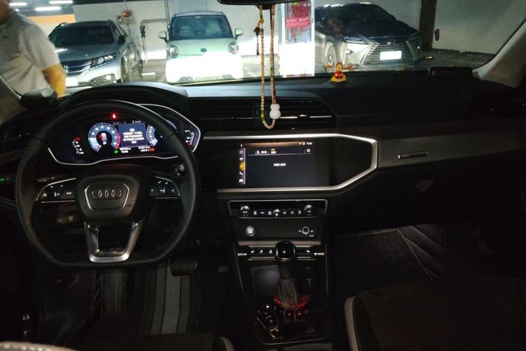 Used Audi Q3 2019 35 TFSI Fashion Dynamic Model Center Console