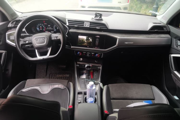 Used Audi Q3 2019 35 TFSI Fashion Dynamic Model Center Console