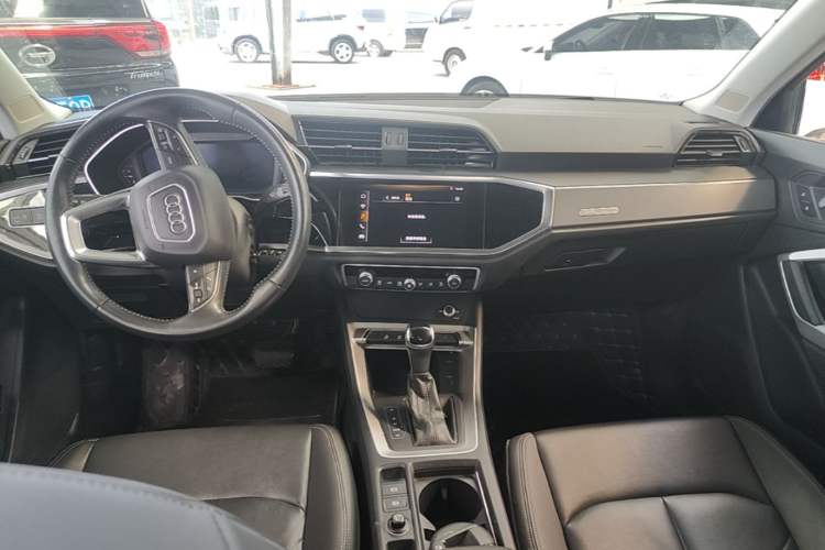 Used Audi Q3 2019 35 TFSI Advanced Style Edition Center Console