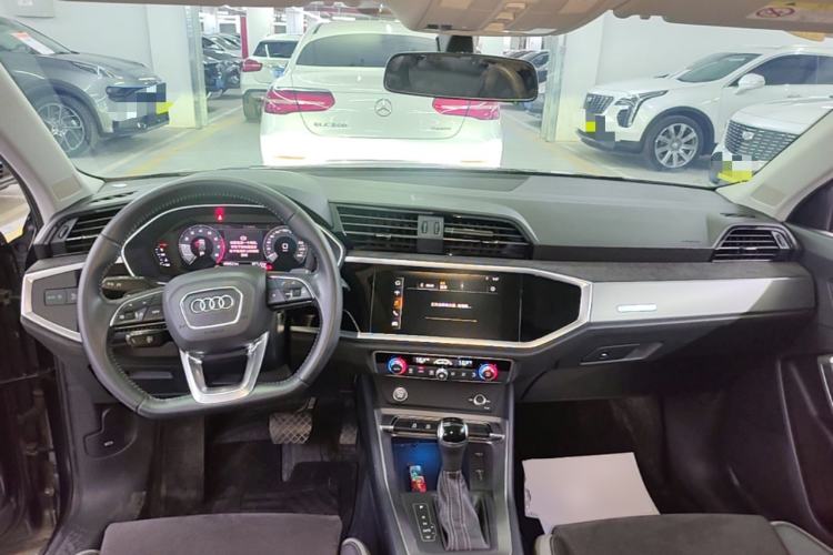 Used Audi Q3 2019 40 TFSI Fashion Dynamic Model Center Console