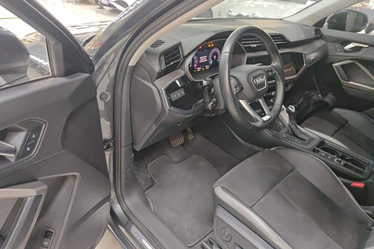 Used Audi Q3 2019 35 TFSI Advanced Dynamic Edition Driver Seat