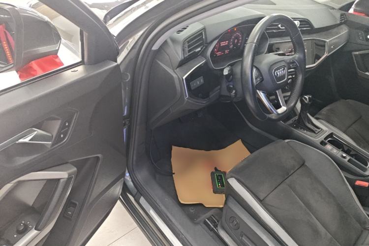 Used Audi Q3 2019 35 TFSI Advanced Dynamic Edition Driver Seat