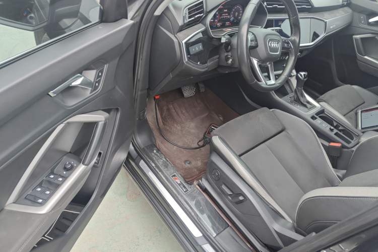 Used Audi Q3 2019 35 TFSI Advanced Dynamic Edition Driver Seat