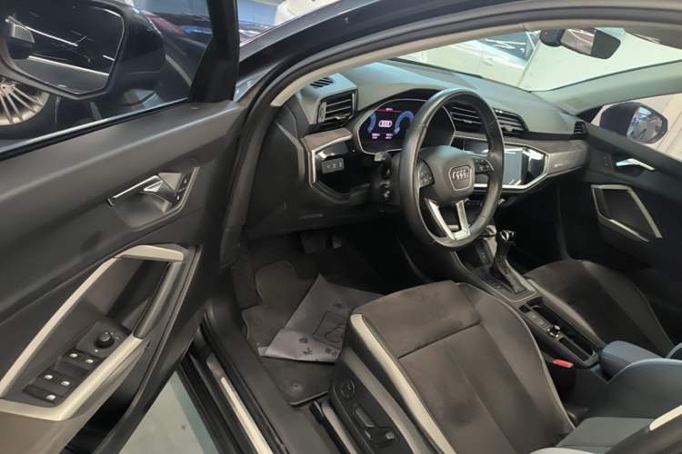 Used Audi Q3 2019 35 TFSI Advanced Dynamic Edition Driver Seat