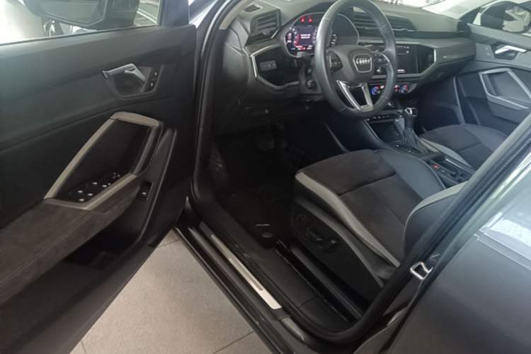 Used Audi Q3 2019 35 TFSI Advanced Dynamic Edition Driver Seat