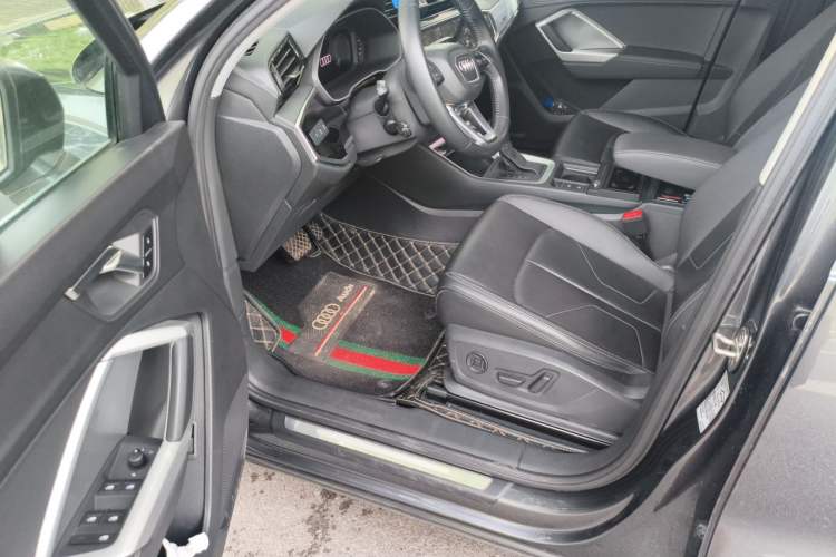Used Audi Q3 2019 35 TFSI Advanced Style Edition Driver Seat