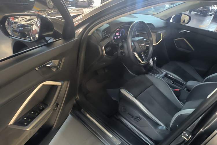 Used Audi Q3 2019 35 TFSI Advanced Dynamic Edition Driver Seat