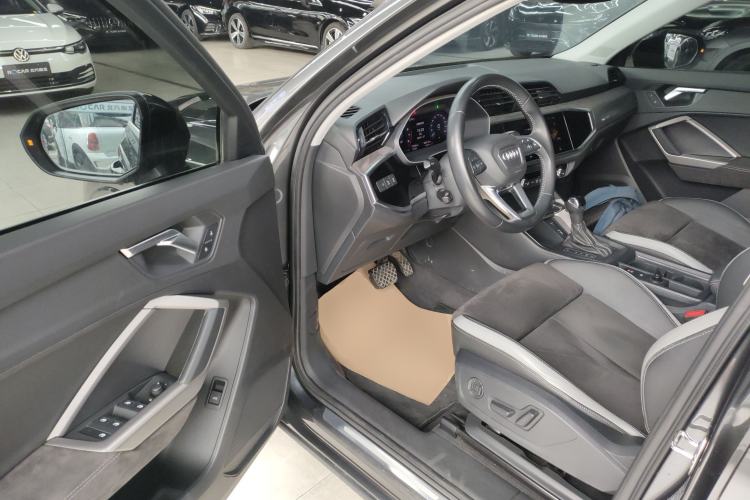 Used Audi Q3 2019 35 TFSI Advanced Dynamic Edition Driver Seat