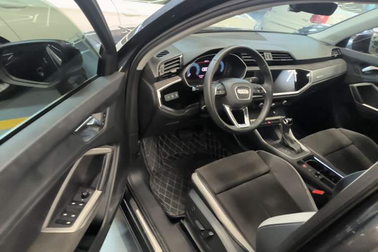 Used Audi Q3 2019 35 TFSI Advanced Dynamic Edition Driver Seat