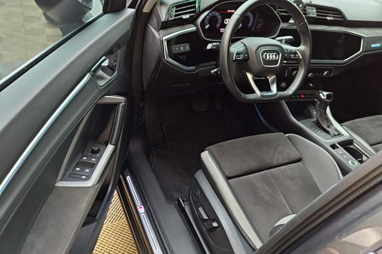 Used Audi Q3 2019 40 TFSI Fashion Dynamic Model Driver Seat