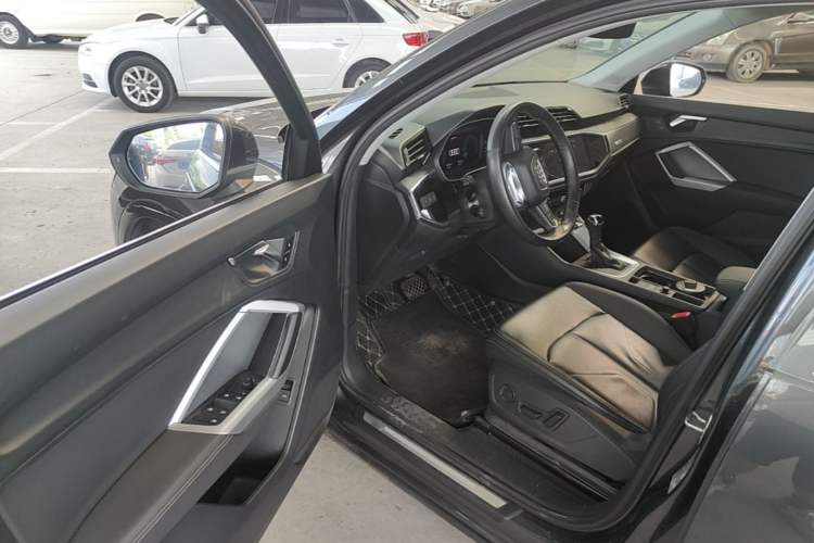 Used Audi Q3 2019 35 TFSI Advanced Style Edition Driver Seat