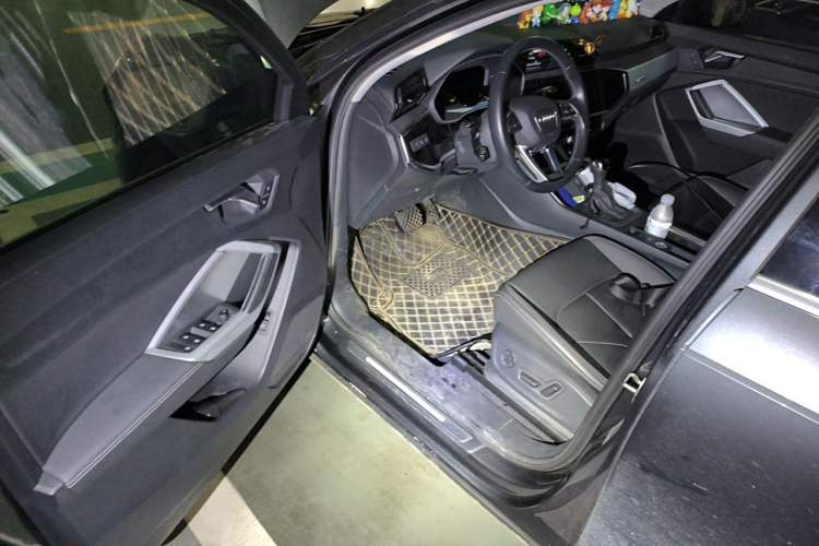 Used Audi Q3 2019 35 TFSI Advanced Style Edition Driver Seat