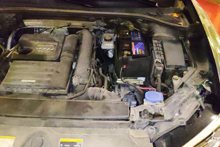 Used Audi Q3 2019 35 TFSI Fashion Dynamic Model Engine Bay Left