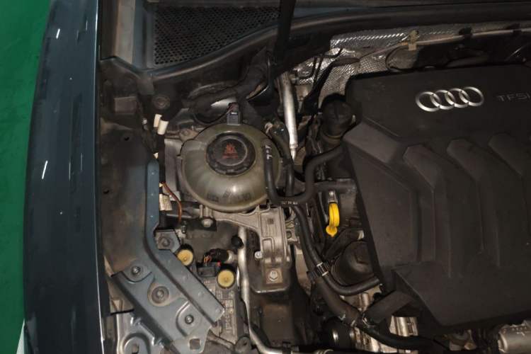 Used Audi Q3 2019 40 TFSI Fashion Dynamic Model Engine Bay Right