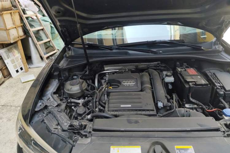 Used Audi Q3 2019 35 TFSI Fashion Dynamic Model Engine Bay Right