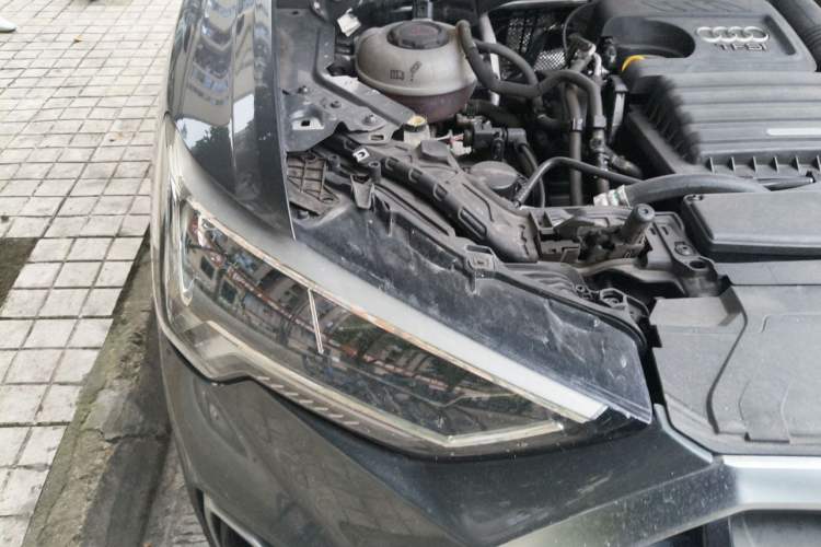 Used Audi Q3 2019 35 TFSI Fashion Dynamic Model Engine Bay Right
