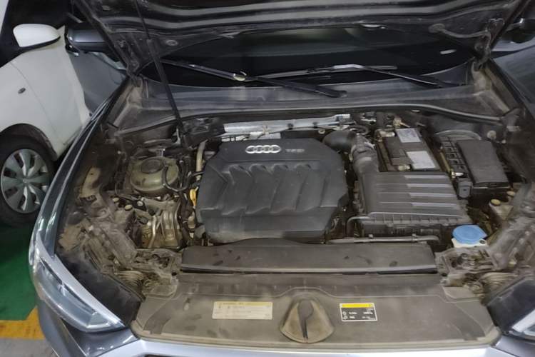 Used Audi Q3 2019 40 TFSI Fashion Dynamic Model Engine Bay Right