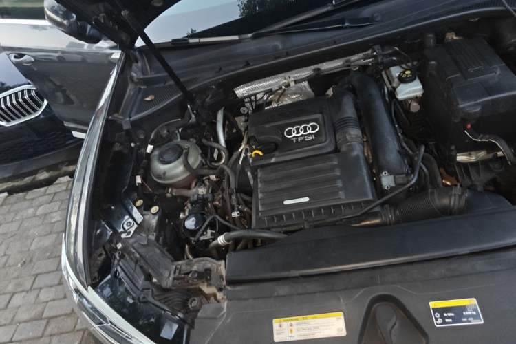 Used Audi Q3 2019 35 TFSI Fashion Dynamic Model Engine Bay Right