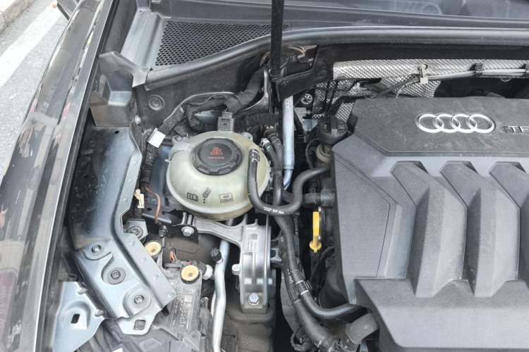 Used Audi Q3 2019 40 TFSI Fashion Dynamic Model Engine Bay Right