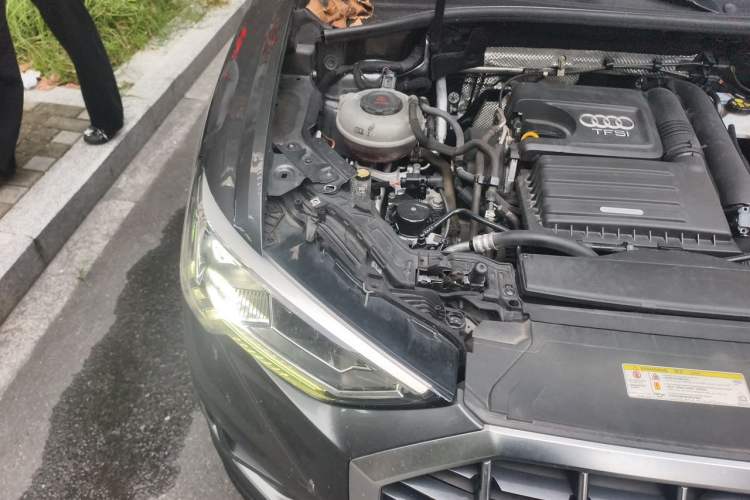 Used Audi Q3 2019 35 TFSI Fashionable and Elegant Model Engine Bay Right