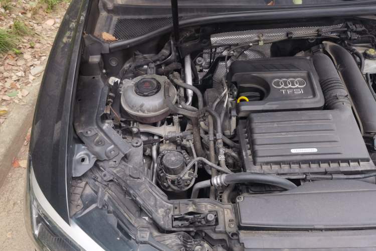Used Audi Q3 2019 35 TFSI Fashion Dynamic Model Engine Bay Right