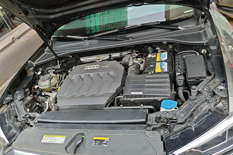 Used Audi Q3 2019 40 TFSI Fashion Dynamic Model Engine Bay