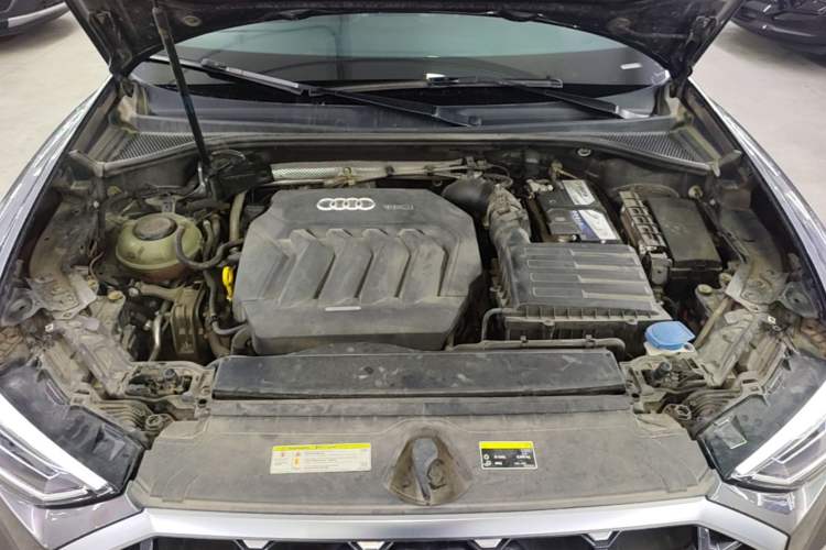 Used Audi Q3 2019 40 TFSI Fashion Dynamic Model Engine Bay