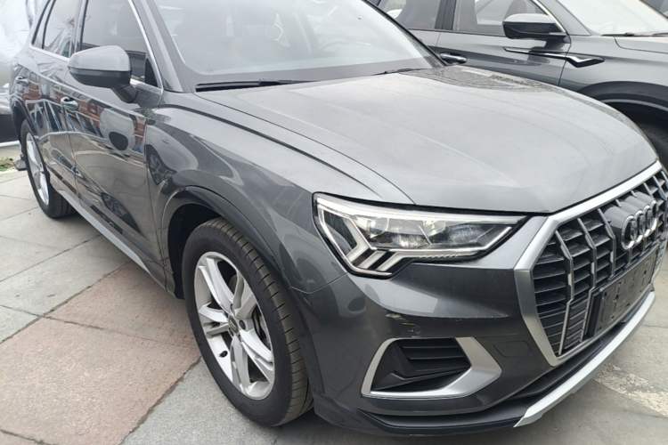 Used Audi Q3 2019 40 TFSI Fashionable and Elegant Model Front Right 45 Deg
