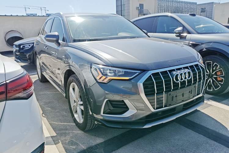 Used Audi Q3 2019 35 TFSI Fashionable and Elegant Model Front Right 45 Deg