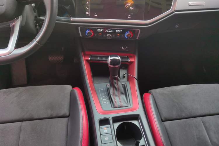 Used Audi Q3 2019 35 TFSI Advanced Dynamic Edition Gear Lever