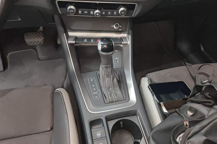 Used Audi Q3 2019 35 TFSI Advanced Dynamic Edition Gear Lever