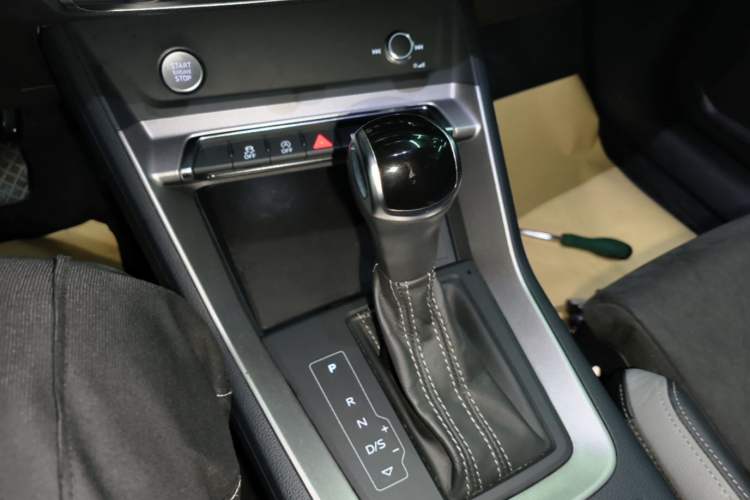 Used Audi Q3 2019 35 TFSI Fashion Dynamic Model Gear Lever