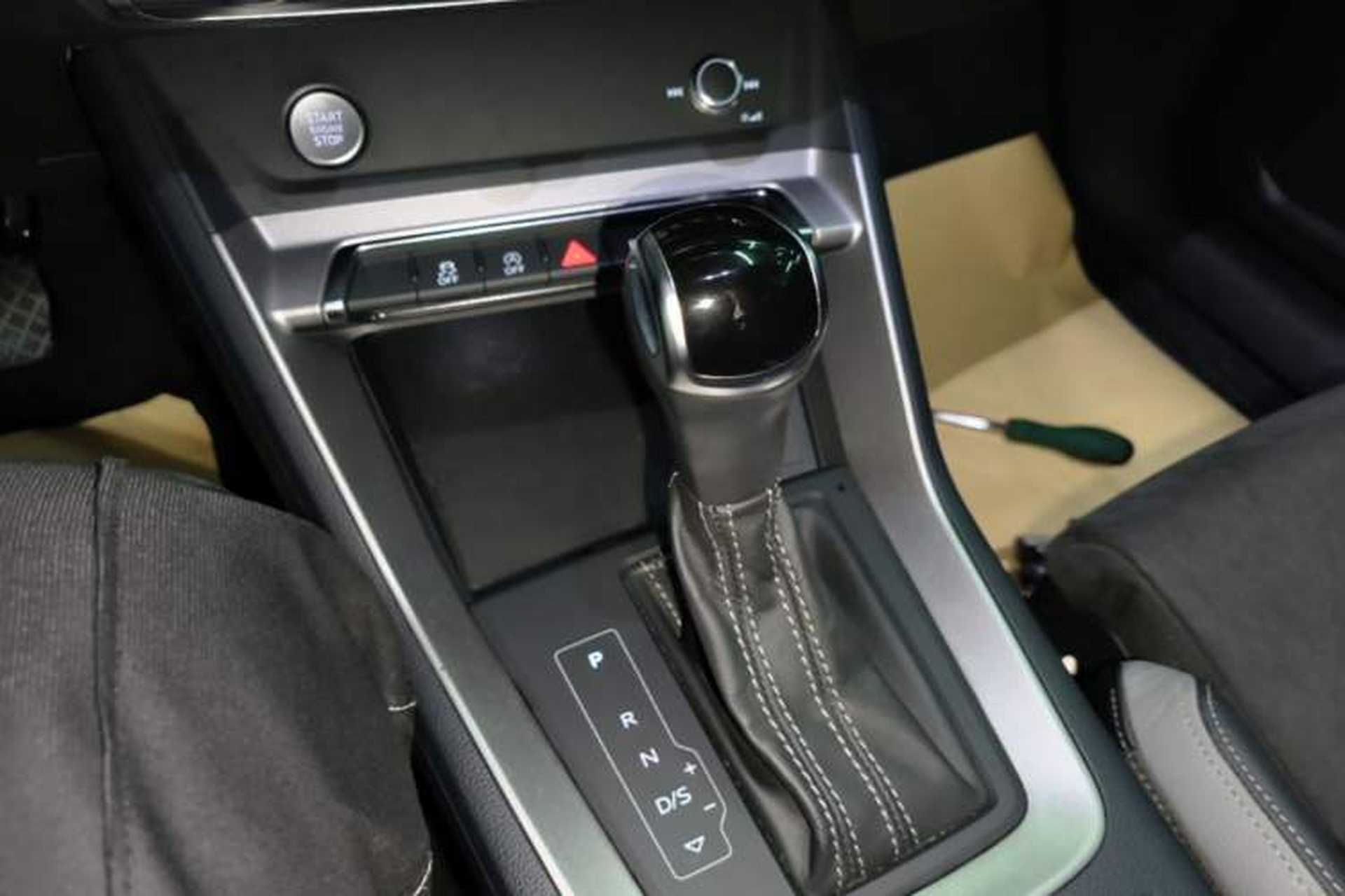 Used Audi Q3 2019 35 TFSI Fashion Dynamic Model Gear Lever