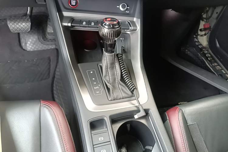 Used Audi Q3 2019 40 TFSI Fashionable and Elegant Model Gear Lever