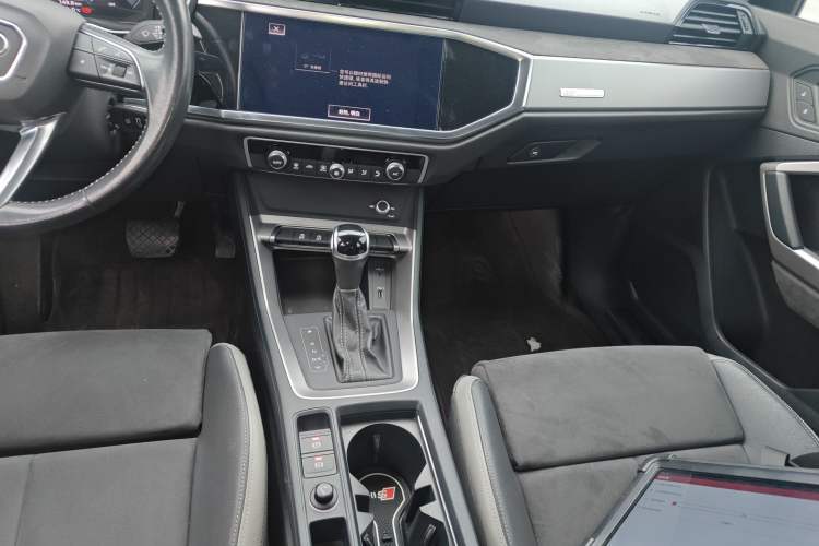 Used Audi Q3 2019 35 TFSI Advanced Dynamic Edition Gear Lever