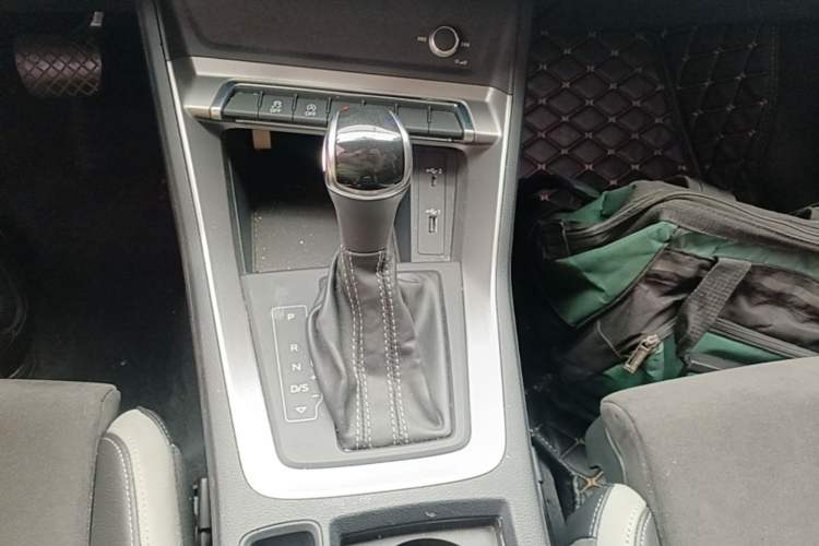 Used Audi Q3 2019 35 TFSI Advanced Dynamic Edition Gear Lever