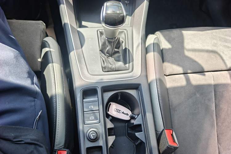 Used Audi Q3 2019 35 TFSI Advanced Dynamic Edition Gear Lever
