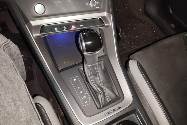 Used Audi Q3 2019 40 TFSI Fashion Dynamic Model Gear Lever