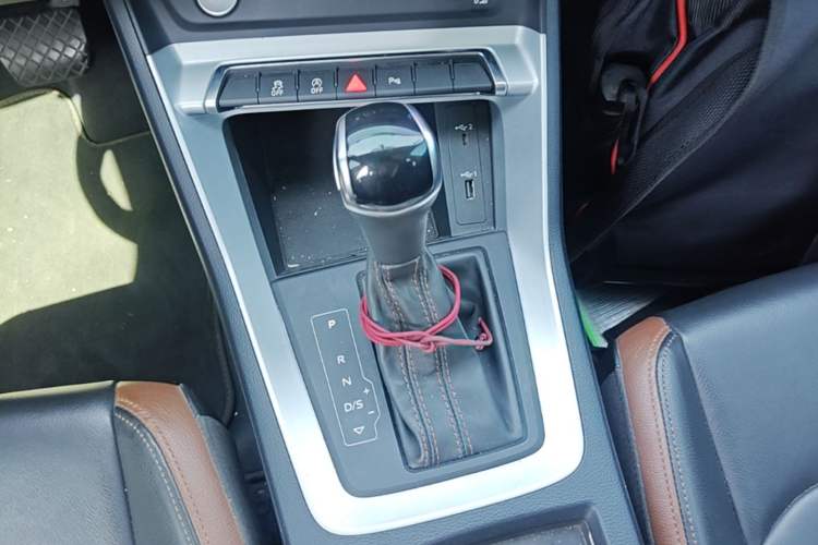 Used Audi Q3 2019 35 TFSI Fashionable and Elegant Model Gear Lever
