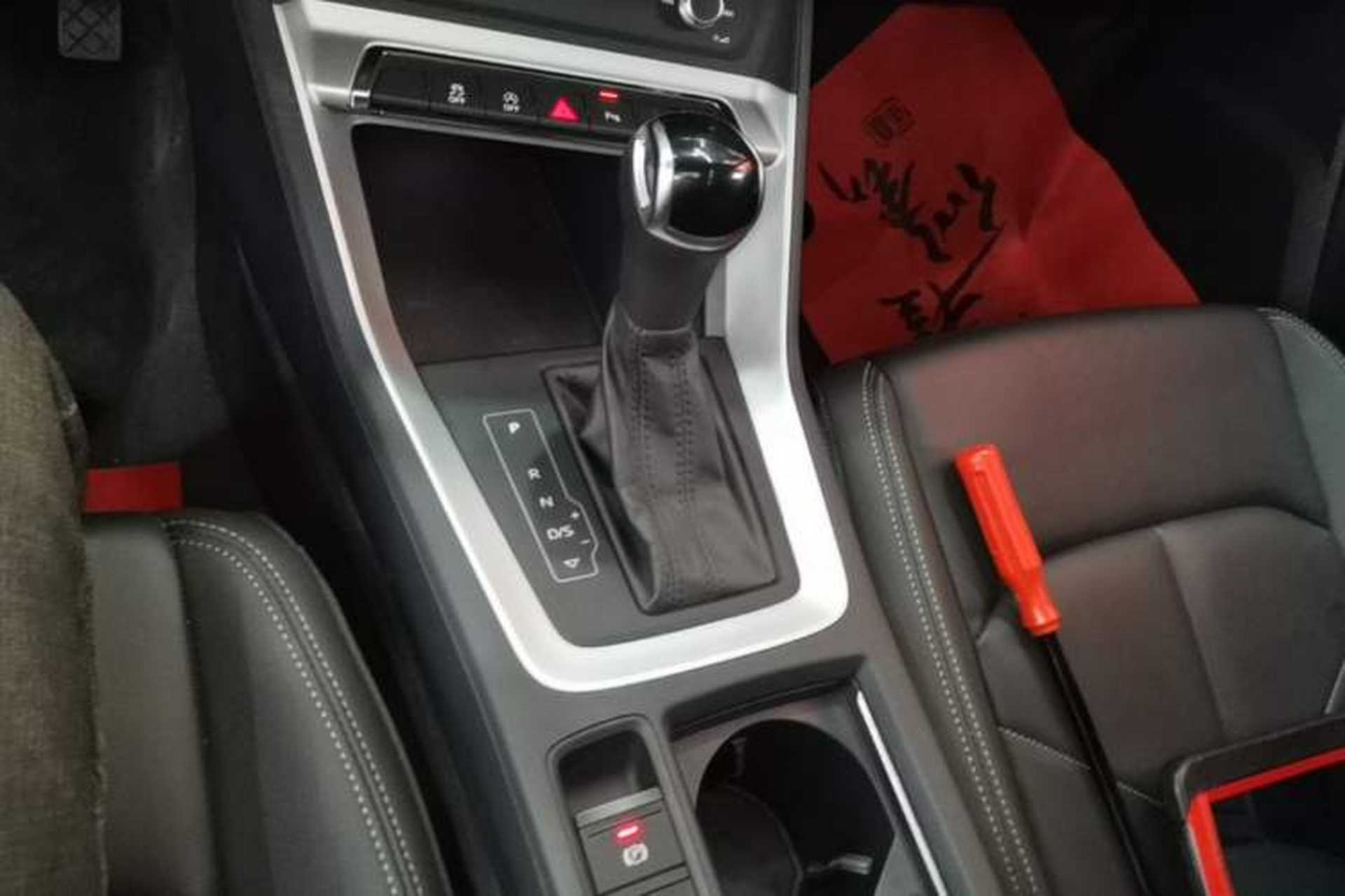 Used Audi Q3 2019 35 TFSI Advanced Style Edition Gear Lever