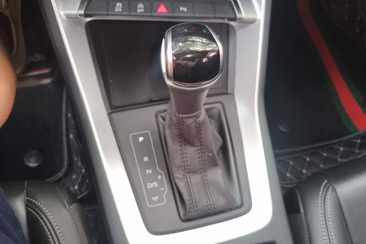 Used Audi Q3 2019 35 TFSI Advanced Style Edition Gear Lever