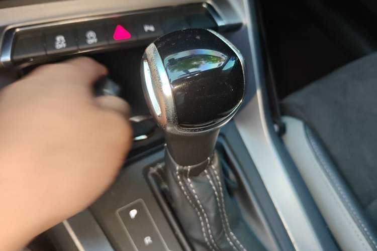 Used Audi Q3 2019 35 TFSI Fashion Dynamic Model Gear Lever