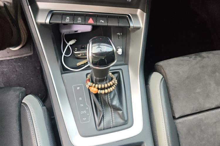 Used Audi Q3 2019 35 TFSI Fashion Dynamic Model Gear Lever