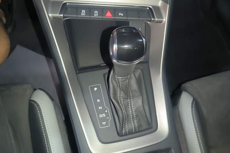 Used Audi Q3 2019 35 TFSI Advanced Dynamic Edition Gear Lever
