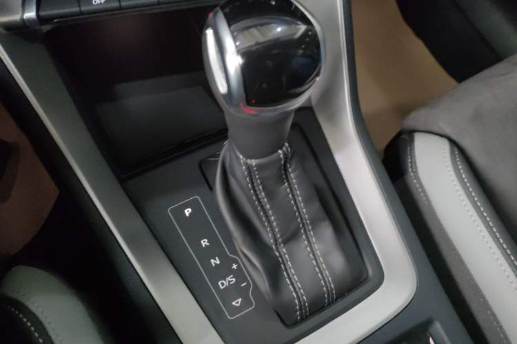 Used Audi Q3 2019 35 TFSI Advanced Dynamic Edition Gear Lever