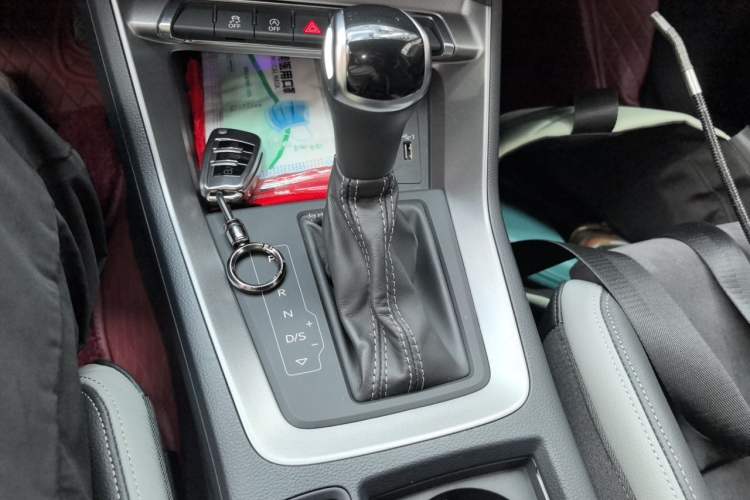 Used Audi Q3 2019 40 TFSI Fashion Dynamic Model Gear Lever