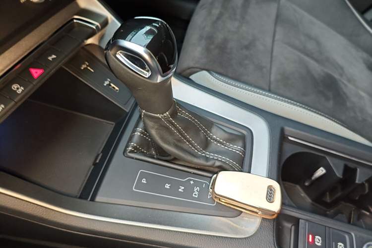 Used Audi Q3 2019 40 TFSI Fashion Dynamic Model Gear Lever